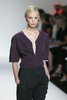 2007年9月9日、ニューヨーク市内で発表されたナルシソ・ロドリゲス（Narciso Rodriguez）の08年春夏コレクションに登場したモデルのターニャ・ディアヒリヴァ（Tanya Dziahileva）。(c)AFP/Getty Images Fernanda Calfat