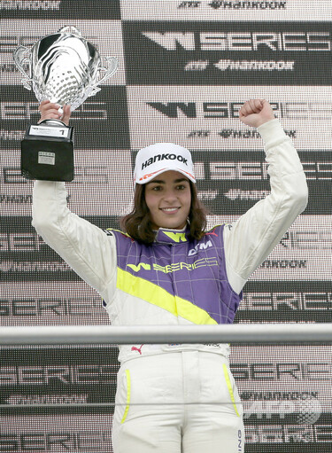 43年ぶり女性F1レーサー誕生へ前進、ウィリアムズが開発ドライバー契約
