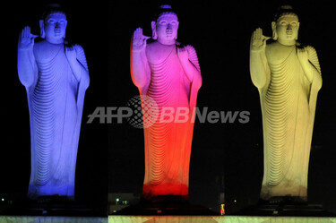 色とりどりの仏像たち、釈迦の生誕祭「ブッダ・ジャヤンティ」 インド