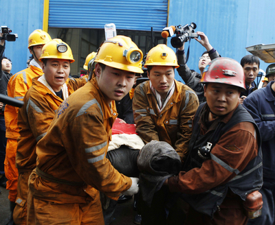 落盤の炭坑から45人救出、中国