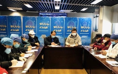 苦難を恐れず、英雄的な武漢人民に敬意を表する 中国