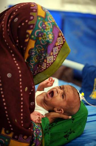 泣く子への母親の反応、文化を超えて存在 米研究