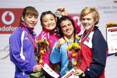 伊調馨が女子63キロ級で金、レスリング世界選手権