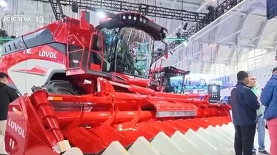 中国国際農業機械展覧会で複数の新型農機が登場