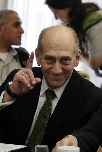 オルメルト首相、パレスチナ2党派間の合意に「拒否も容認もせず調査を継続」 - イスラエル