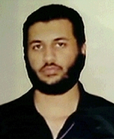 カダフィ氏息子ら犠牲の空爆に怒った群衆、伊・英公館に放火 リビア