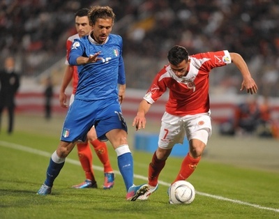 バロテッリの2得点でイタリアがグループ首位固める、W杯欧州予選