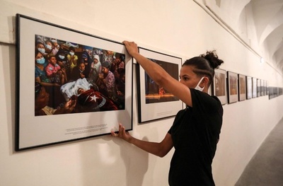 ミャンマーの匿名フォトグラファーに仏報道写真祭の最高賞 軍弾圧を取材