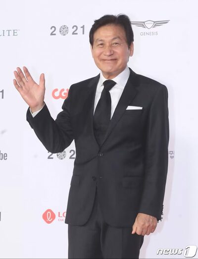 「韓国の国民俳優」アン・ソンギ、がんとの闘病の末に死去