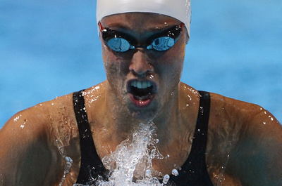 ペデルセンが女子200メートル平泳ぎで世界新記録、第15回世界水泳