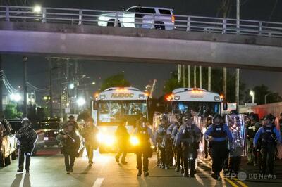 反ICEデモ隊と警察の衝突で夜間外出禁止令 米ニュージャージー州