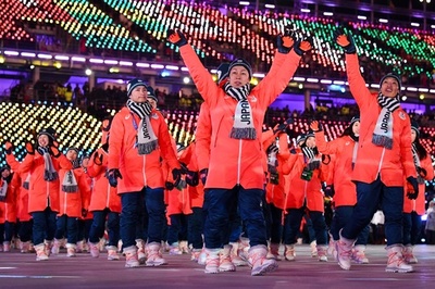 日本選手団、平昌冬季五輪閉会式で行進