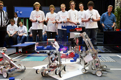 オランダのロボコン、高校生ら熱戦