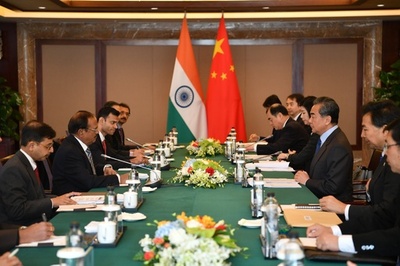 中国とインド、国境問題の解決促進で合意