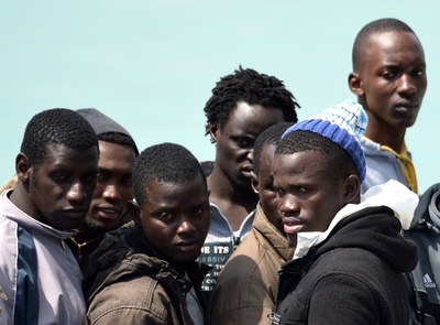 地中海の難民船沈没、船長と船員の勾留延長を認める 伊裁判所