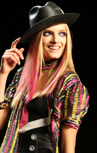 ＜08年春夏ニューヨーク・コレクション＞アナ スイ、新作を発表