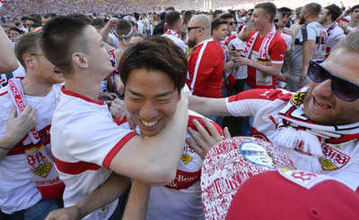 シュツットガルトとハノーバーが1年でブンデス1部復帰