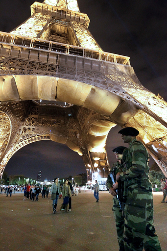 テロ訓練受けた25人が欧州入りを計画、仏情報機関筋