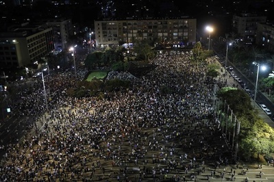 「ユダヤ人国家法」に抗議、アラブ系イスラエル人ら3万人デモ