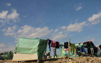 ロマ人の3姉妹が放火で死亡、キャンピングカーで就寝中 イタリア