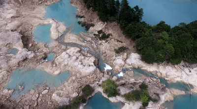 空から見た地震後の九寨溝　四川