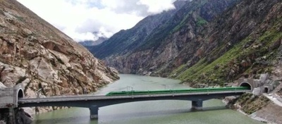 高速列車「復興号」がチベットに乗り入れ ラサ・ニンティ間の鉄道が開通