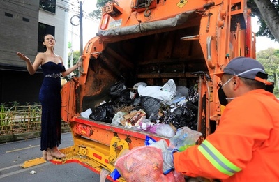 【今日の1枚】ごみ収集車でオペラのライブ コロンビア