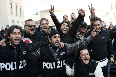 伊マフィアのボスを隠し部屋で逮捕、16年間逃亡