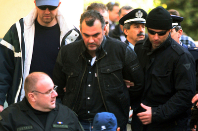 ギリシャ暴動、少年射殺の警官2人を殺人容疑で身柄送検