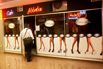 チリの首都で「脚のカフェ」、男性の間で人気急増