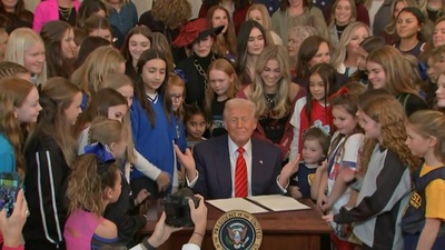 動画:トランプ氏、トランスジェンダー選手の女子競技参加を禁止