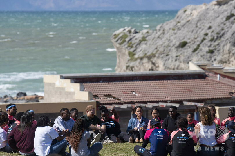 南ア訪問のヘンリー王子夫妻、NGOメンバーと交流 モスクにも