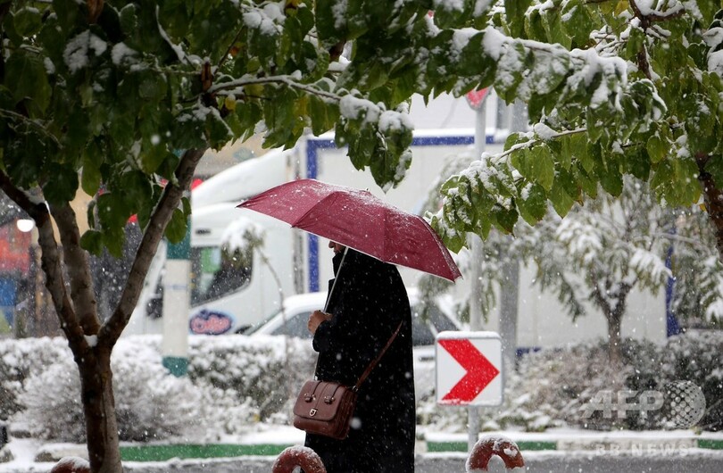 イランの首都テヘランに大雪、交通渋滞や複数地域で休校も