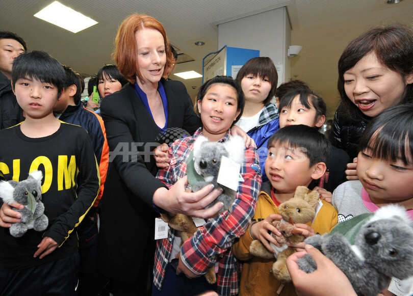 ギラード豪首相、被災地の南三陸町を訪問