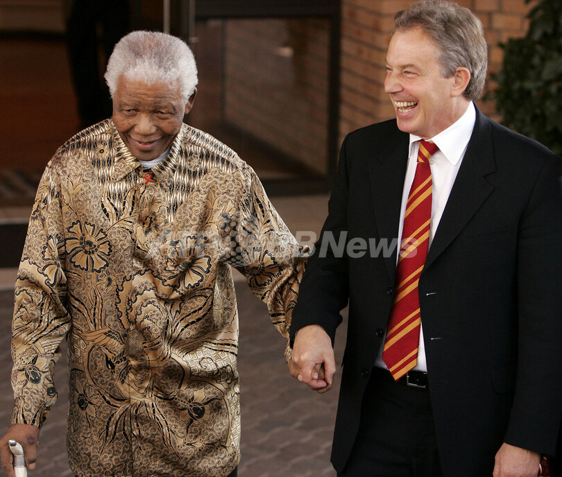 ブレア首相南アフリカ訪問、先進国の長期的支援努力を呼びかける 写真2枚 国際ニュース:AFPBB News