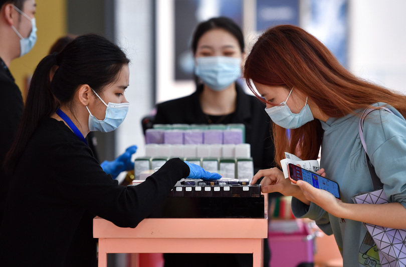 中国で女性の消費が盛ん、「自分を喜ばせる」消費が中心に