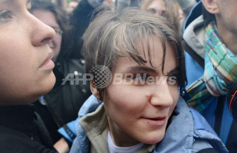 プーチン批判で禁錮刑の「プッシー・ライオット」、1人釈放