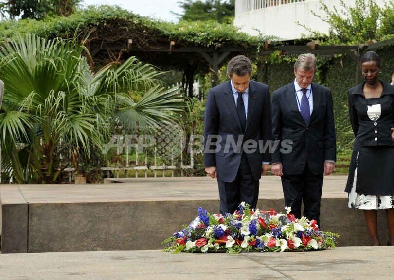 サルコジ仏大統領、ルワンダ訪問 1994年の虐殺後初