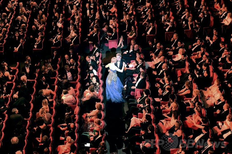 カンヌ国際映画祭、N・キッドマンのダンスで開幕