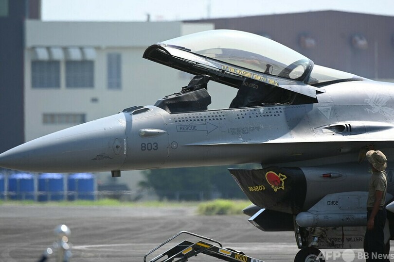 デンマーク、ウクライナ軍のF16操縦訓練支援へ 国防相代行