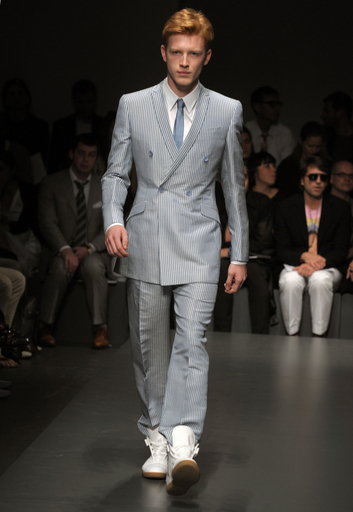 10年春夏ミラノ・メンズコレクション＞ジャンフランコ・フェレ、新作を