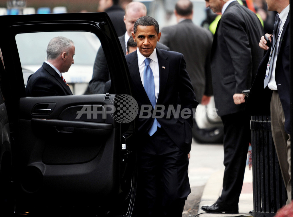 オバマ氏、「軽はずみな」冗談でレーガン元大統領夫人に謝罪