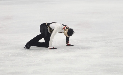 コフトゥン優勝も羽生と閻涵の衝突事故が影を落とす、中国杯 写真28枚 国際ニュース：AFPBB News