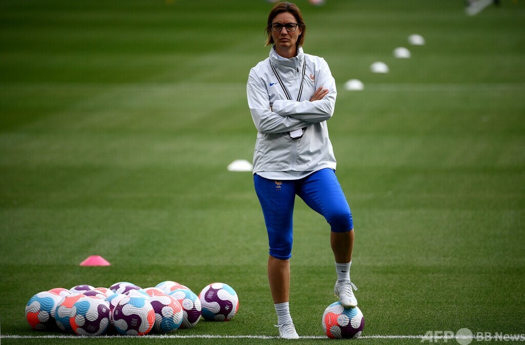 仏女子サッカー代表、監督解任 主力選手と対立 写真3枚 国際ニュース：AFPBB News