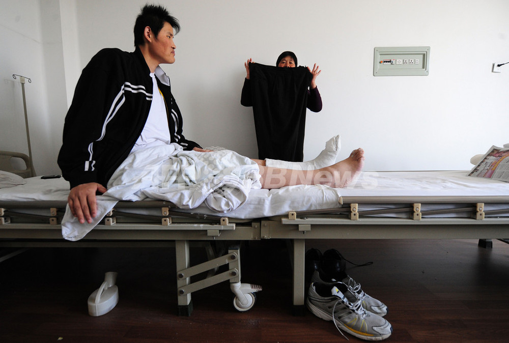 ギネス記録より10センチ高い、真の「世界一の長身男性」 中国 写真1枚 国際ニュース：afpbb News