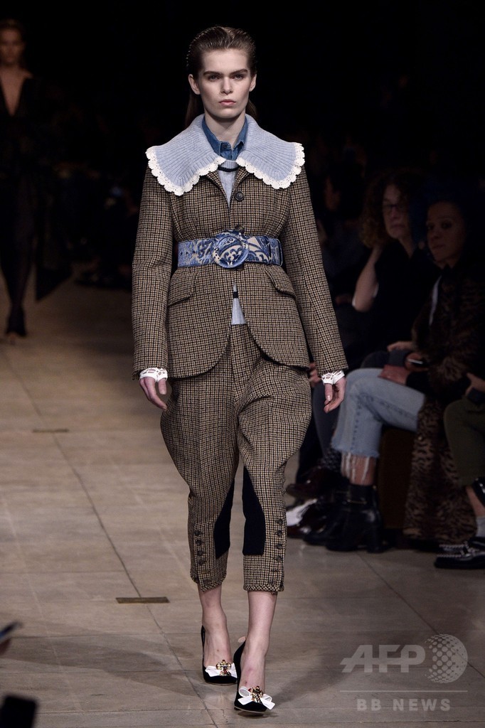 「ミュウミュウ」16/17年秋冬