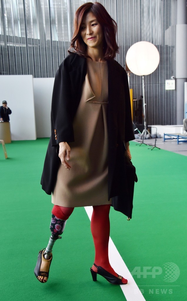 義足のアスリートがモデルに シアタープロダクツ ファッションショー 写真5枚 マリ クレール スタイル Marie Claire Style