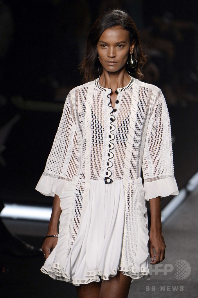 「ルイ・ヴィトン ファウンデーション」で初のショー、「ルイ・ヴィトン」15年春夏