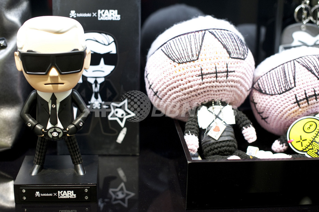 ベルリンに「カール・ラガーフェルド」ストア、フィギュアも発売 写真