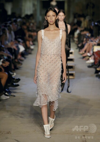 「ジバンシィ」16年春夏コレクション